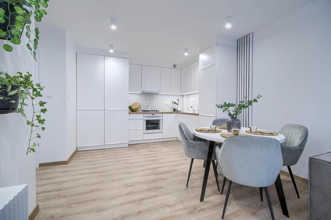 Corolla Apartments Solidarnosci 96 Warsaw Ngoại thất bức ảnh